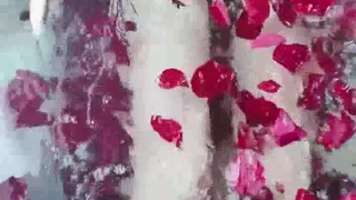 性感的处女女朋友搞砸硬通过男朋友在父母房间