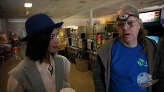 搞沐足女技师，只给磨蹭不给操，掏出JB打飞机，拨开内裤摩擦骚逼