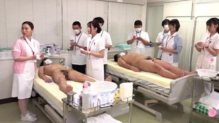 本土小情侣自拍趁父母不在家在浴室偷尝禁果