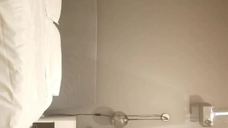 马尾辫外围小少妇 翘起屁股舔屌深喉 上位骑乘主动套弄 没几下就给高射走人