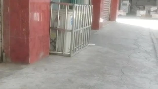 颜值御姐美少妇KTV回馈男粉丝,老铁还挺害羞,背对着镜头,扒下裤子就吃j8
