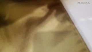 趁着老公晚上开出租在红沙发偷情说今天做的非常好