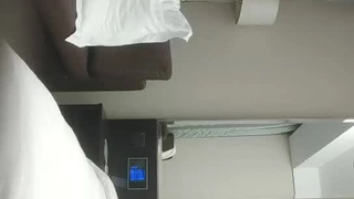 一群人在旅馆里多人运动，肉棒有穴就插～