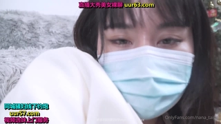 SEQINGWANGZHAN大奶精神小妹给兵哥舔jb