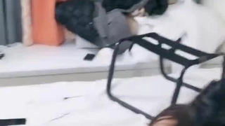露臉~360度操翻黑絲開襠褲淫妻！