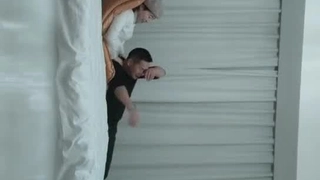 无法呼吸下楼遛狗的小区美少妇