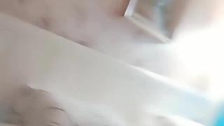 户外车震嫖身材不错的长发美眉含屌的样子非常淫骚下面逼洞又小又紧