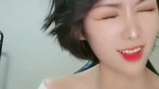 文华财经纱裙之下的小熊