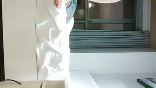 偷情后匆忙逃离！！老公马上回家少妇急急忙忙把我赶走！