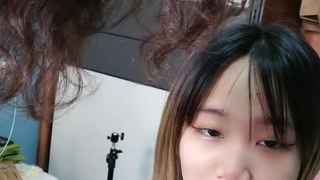 水桶胶带和窒息:热辣的熟女束缚体验