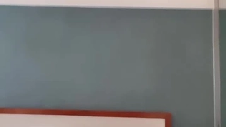 岳父看着继女自慰,然后给她口交