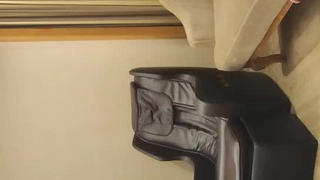 颜值不错大眼妹子洗完澡诱惑下 床上掰开逼逼自摸下毛毛比较浓密 很是诱惑喜欢不要错过