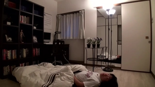 Vanessa Vox寻求继父的批准,以获得新的移动设备。