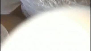 情趣床上睡着的媳妇被老公屁股打一针让肥猪领导啪啪淫乐